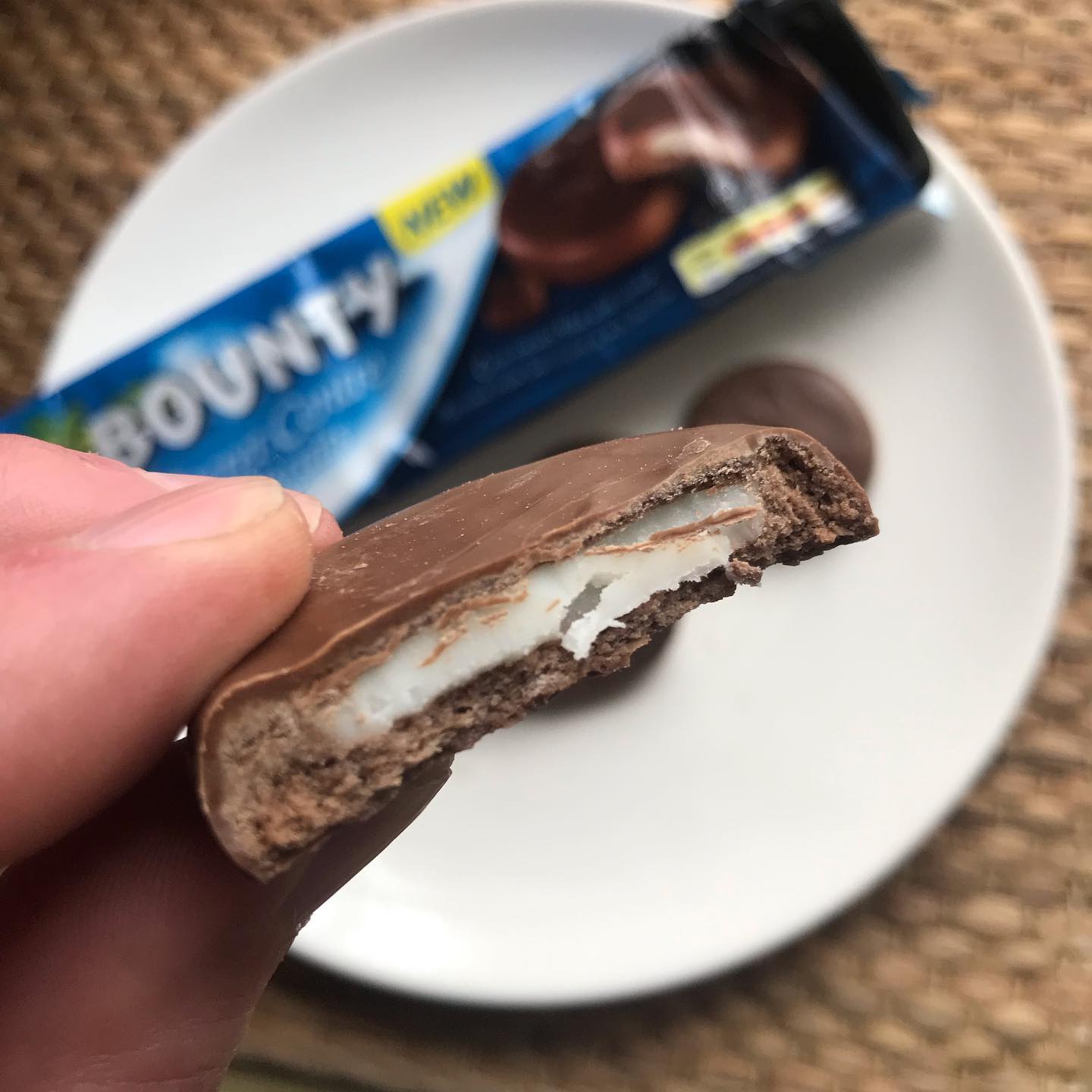 Bounty - Secret Centre Biscuit