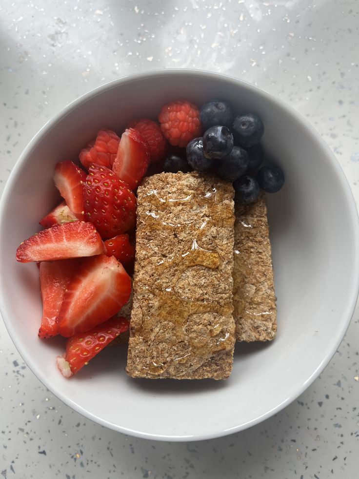 Bokomo - Weet Bix Strawberry Flavoured Wholegrain Wheat Biscuits 375g (BB 05/02/2026)